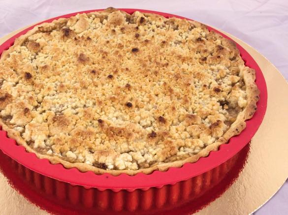 Szybko znikająca szarlotka cynamonowa.