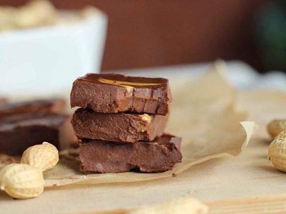 Keto fudge czekoladowo-orzechowy