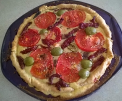 Francuska tarta z łososiem, pieczarkami i pomidorami