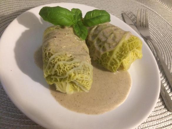 Gołąbki z kaszą jaglaną w sosie grzybowym