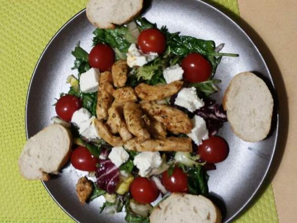 Sałatka z kurczakiem w ziołach 