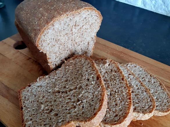 Chleb z białym serem