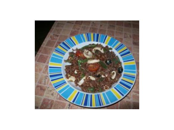 Wiosenna lekka salatka z czerwonego ryzu