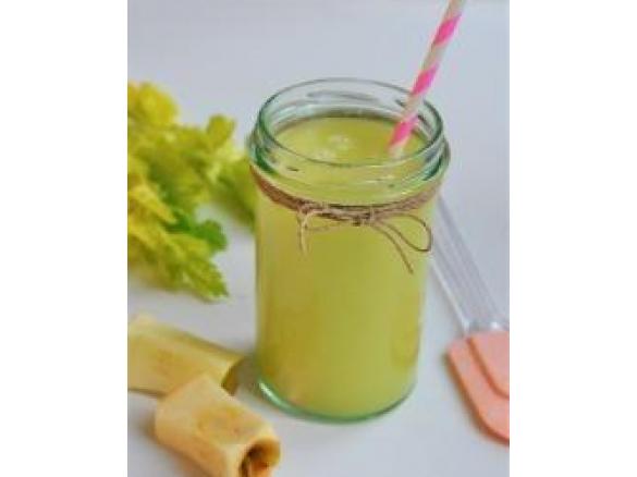 Koktajl z selera naciowego, jabłka i pietruszki