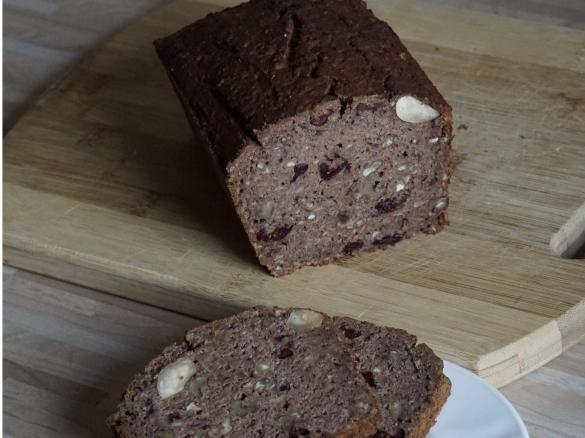 Chleb jabłkowo-orzechowy bezglutenowy