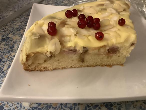 Szybkie i łatwe ciasto z rabarbarem i budyniem waniliowym