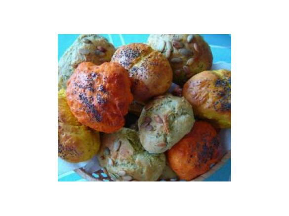 Kolorowe bułeczki wielkanocne