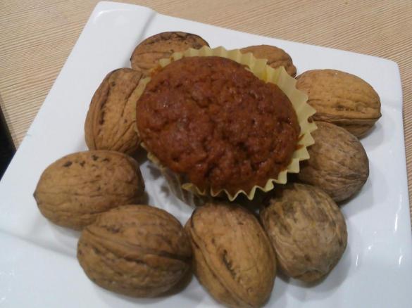 Muffinki marchewkowe z orzechami