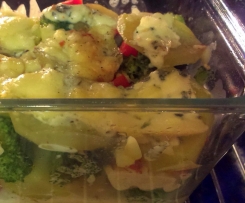 Zapiekanka serowo-brokułowa z ziemniakami