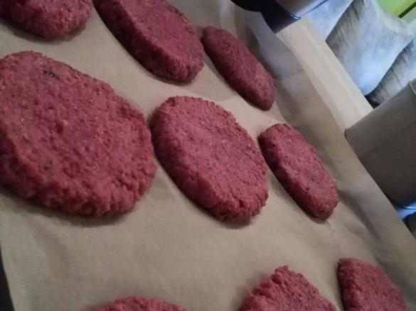 Burgery buraczano-jaglane wegańskie