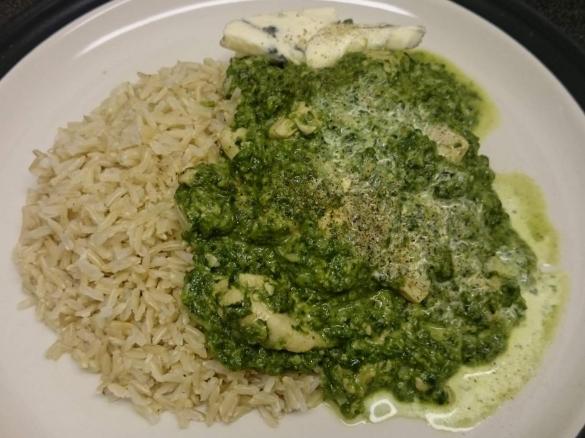 Kurczak w sosie szpinakowym z serem plesniowym