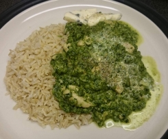 Kurczak w sosie szpinakowym z serem plesniowym