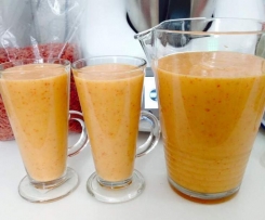 koktajl brzoskwiniowo-bananowy z owocami goji