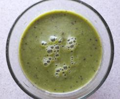 Smoothie z jarmużu, gruszek i śliwek