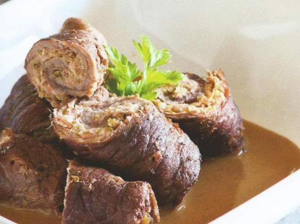 Roladki wołowe z ogórkami kiszonymi