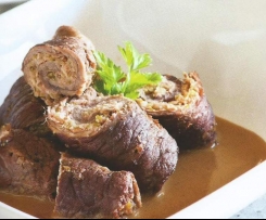 Roladki wołowe z ogórkami kiszonymi