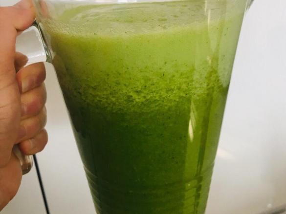 Lemoniada ananasowo-pietruszkowa bez cukru