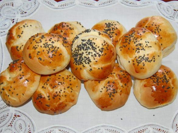 BUŁKI MAŚLANE NA MLEKU KOZIM