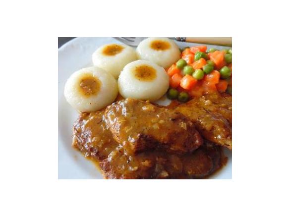 KARKÓWKA W CIEMNYM SOSIE GRZYBOWO ŚLIWKOWYM Z PIWEM