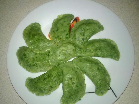 Zielone pierogi z farszem rybnym