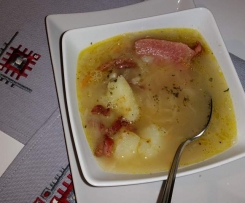 Kwaśnica góralska z wędzonymi żeberkami