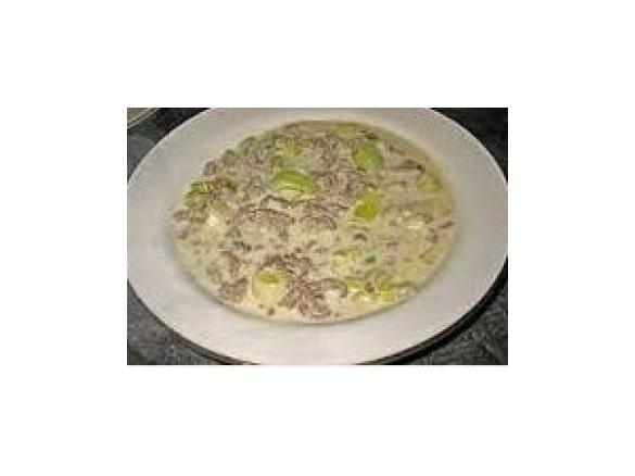 Szybka  i smaczna zupa z pora z mięsem mielonym