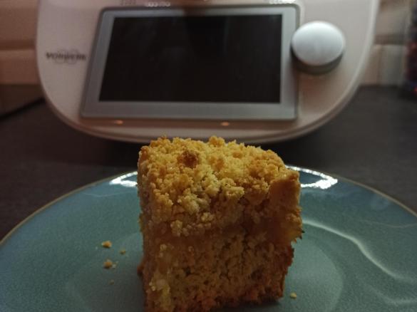 Ciasto z kruszonką i owocami