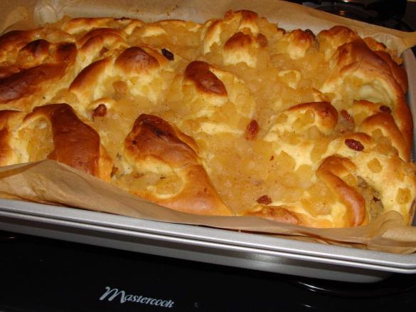 CIASTO DROŻDŻOWE Z PRAŻONYMI JABŁKAMI