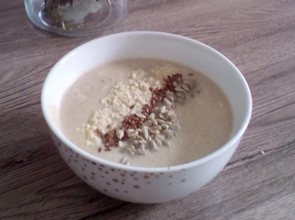 Krem z kalafiora i pieczonego czosnku (z Jadłonomii)