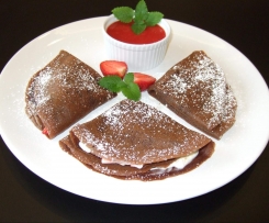 Naleśniki czekoladowe z mascarpone i truskawkami