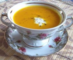 Korzenny krem marchewkowy (francuski) z szaszłykiem