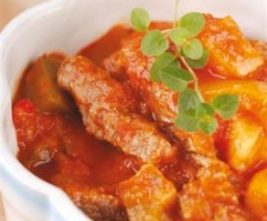 Leczo z ziemniakami i wędzoną polędwicą wieprzową