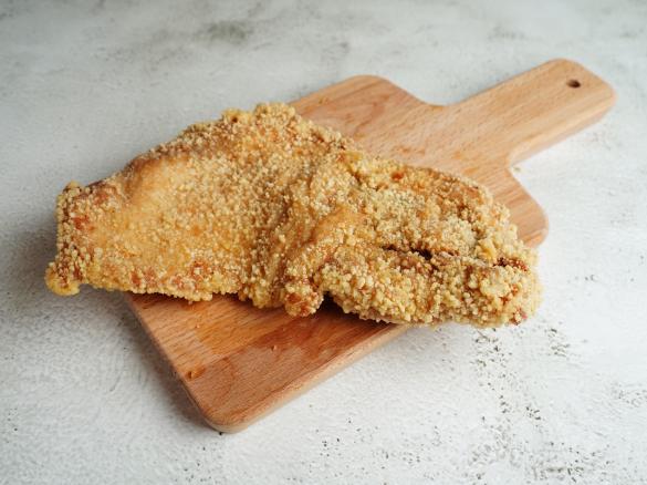 Kotleciki schabowe w keto panierce z surówką z kapusty kiszonej