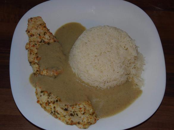 Pierś z indyka w sosie kalafiorowo-pieczarkowym