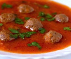 Zupa pomidorowa z makaronem i pulpecikami