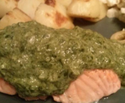 Wariant Łosoś ze szpinakiem i pieczonymi ziemniakami.