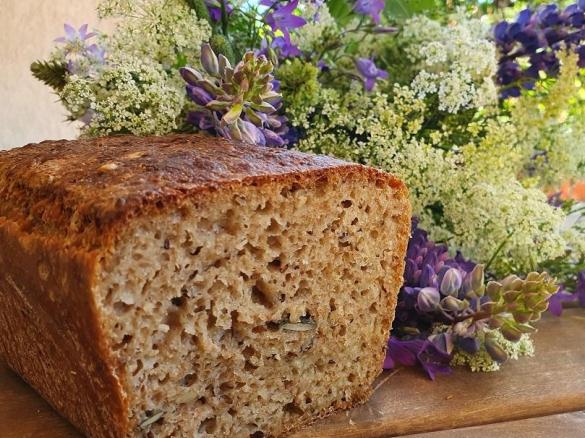 Chleb orkiszowo-żytni na zakwasie