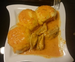 Kurczak na parze i sos na mleku kokosowym z papryką