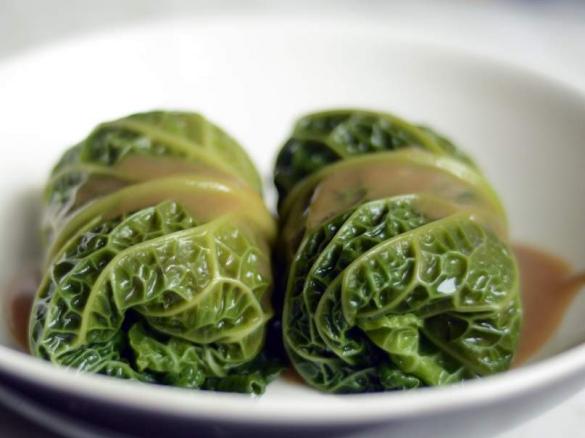 GOŁĄBKI Z PIECZARKAMI W SOSIE BOROWIKOWYM