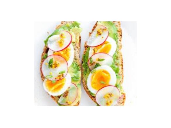 Kanapki z guacamole i jajkiem