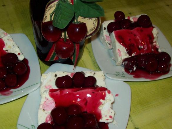 Deser lodowy z bitej śmietany