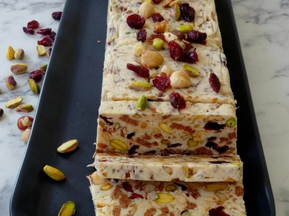 Blok waniliowy z pistacjami, żurawiną i orzechami