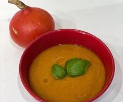 Rozgrzewająca zupa krem z dyni hokkaido, batatami i imbirem