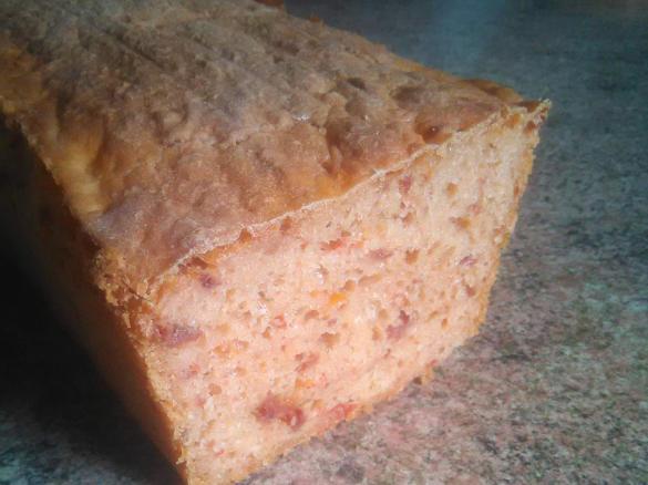 Chleb z suszonymi pomidorami