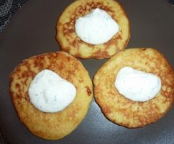 Placki z ziemniaków z sosem czosnkowym :-)