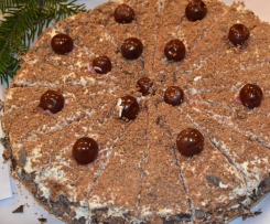 Tort czekoladowy z masą mascarpone z wiśniami