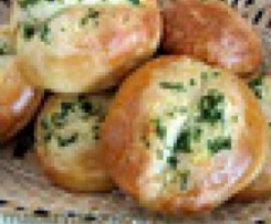 CHLEB Z CZOSNKIEM I PIETRUSZKĄ