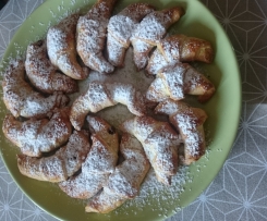 ROGALIKI DROŻDŻOWE Z MARMOLADĄ