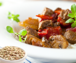 Gulasz wołowy z pieczarkami i papryką (4)