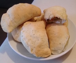 Pierogi z orzechami i serem pleśniowym